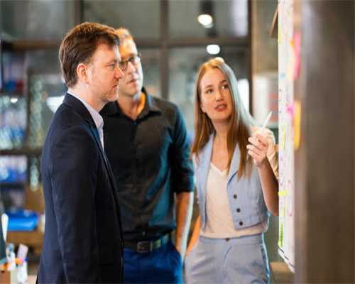 图书批发时选择图书公司还是图书市场？