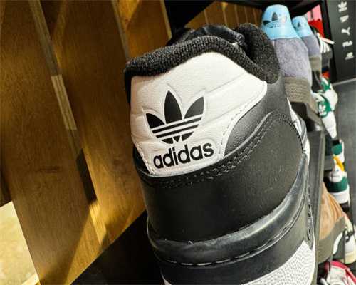 图书批发时选择图书公司还是图书市场？